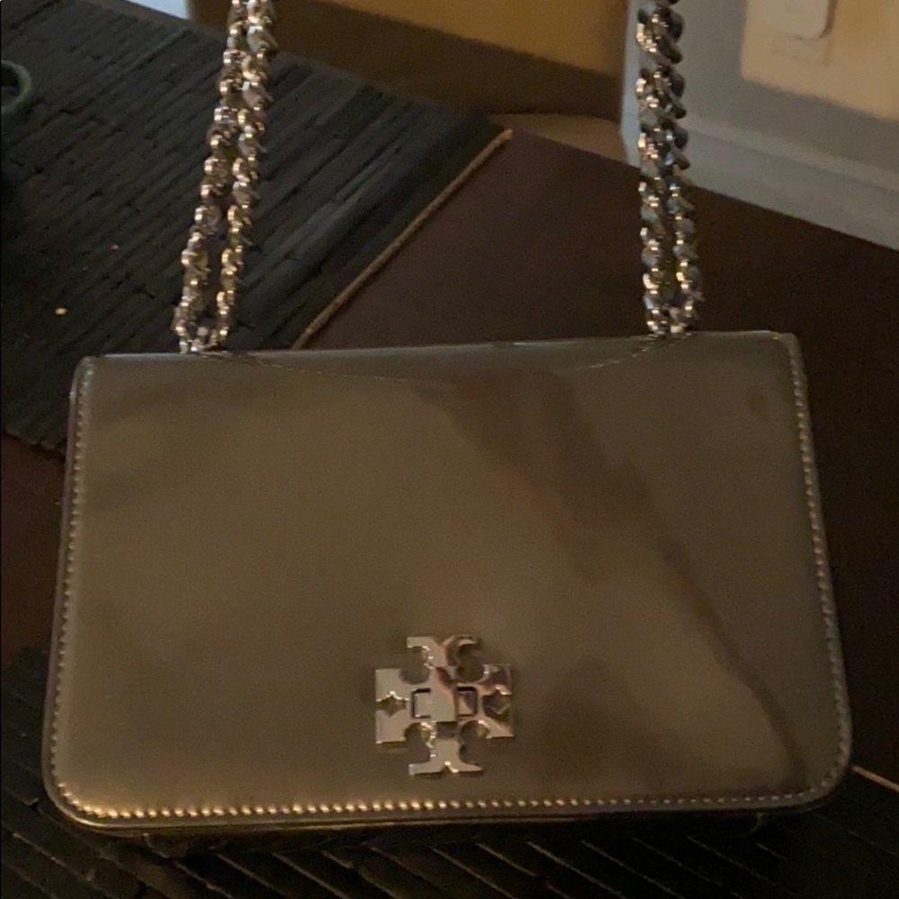 Gorgeous Tory Burch Mercer Metallic Bag